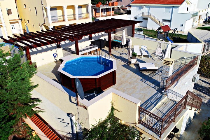 Astis Bungalow Innen 1
